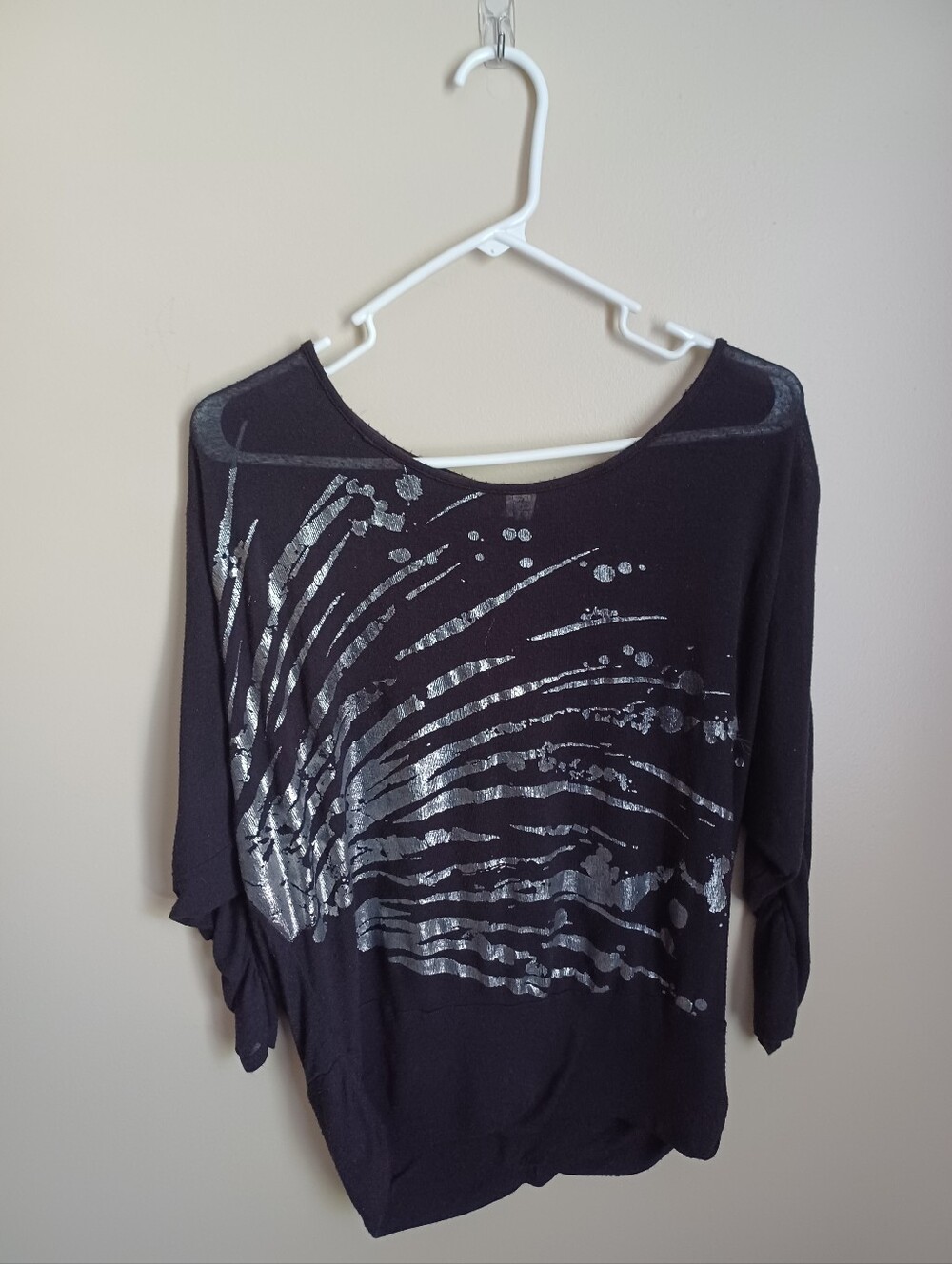 Women's Size L Discreet Black Silver Design Lightweight Rayon Spandex Shirt Top